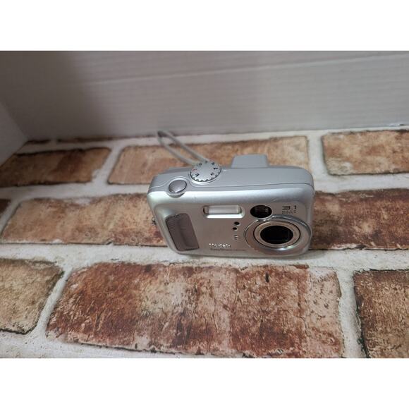 Kodak EasyShare CX6330 3.1MP Digital Camera - FOR PARTS - Does Not Power On - Picture 2 of 7